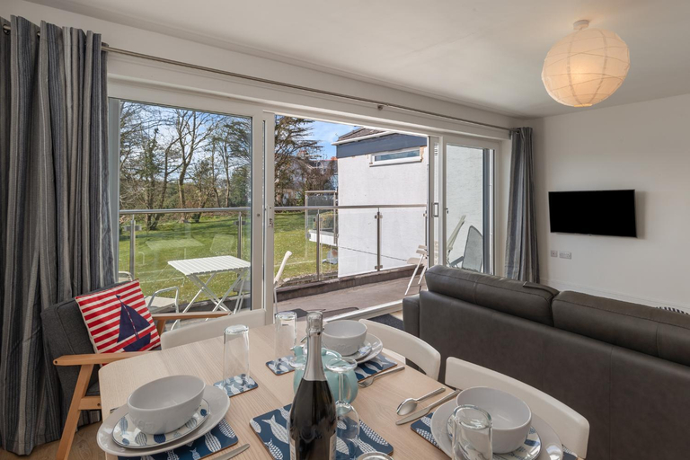 Others 4, Coedrath Park 20 - Modern Apartment, Close to the Beach, Pembrokeshire