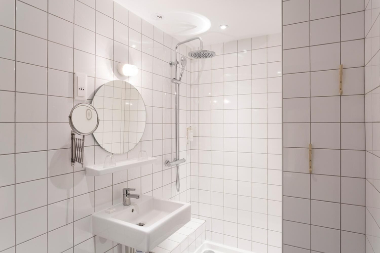 Bathroom, Hôtel Le Beaulieu, Rhône