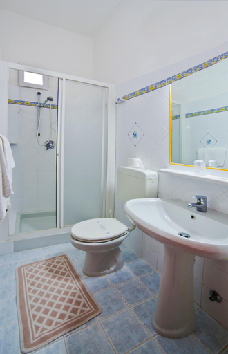 Bathroom 4, Riva del Sole, Napoli
