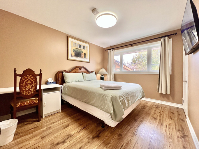 Renovated Rooms 10-min to Finch Subway Near Yonge St, Toronto