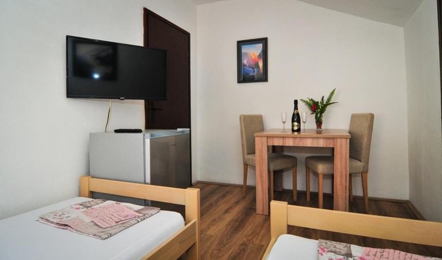 Others 3, Sofia Rooms