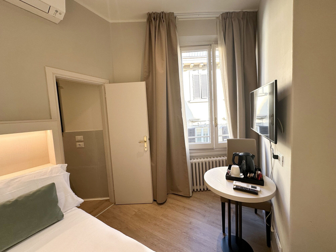 Bedroom 5, Hotel Giappone, Florence