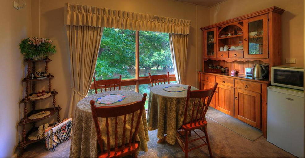 Food & Drinks 2, Hillview Oak B&B, Greater Hume Shire - Pt B