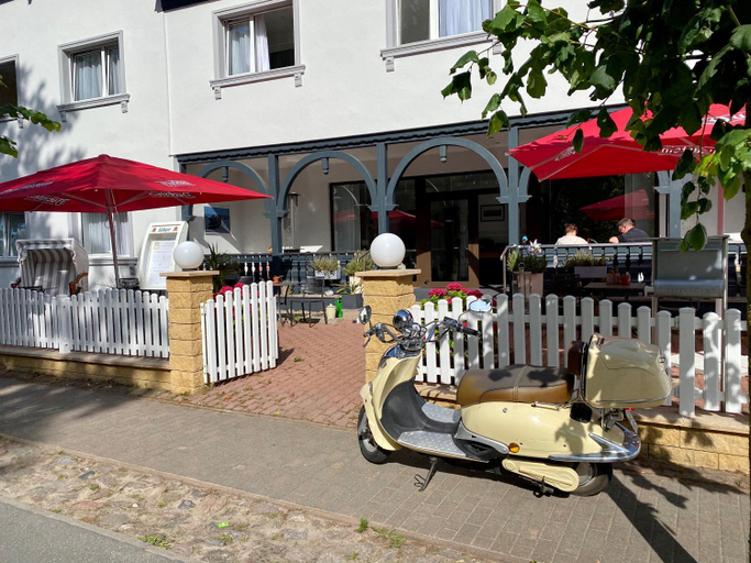 Exterior & Views 1, Hotel Altes Kurhaus, Vorpommern-Rügen