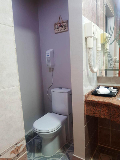 Bathroom 12