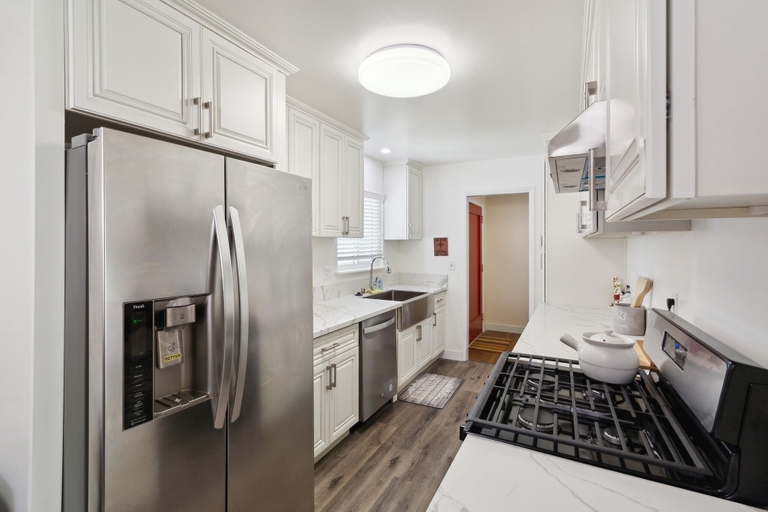 Private kitchen 2, Modern Relaxing Retreat With Private Pool 4 Bedroom Home by RedAwning, Los Angeles