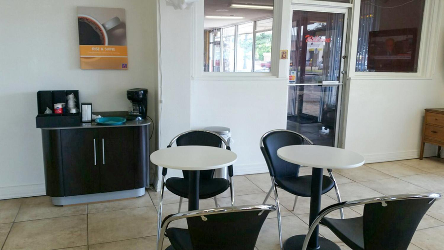 Public Area 2, Motel 6-Brinkley, AR, Monroe
