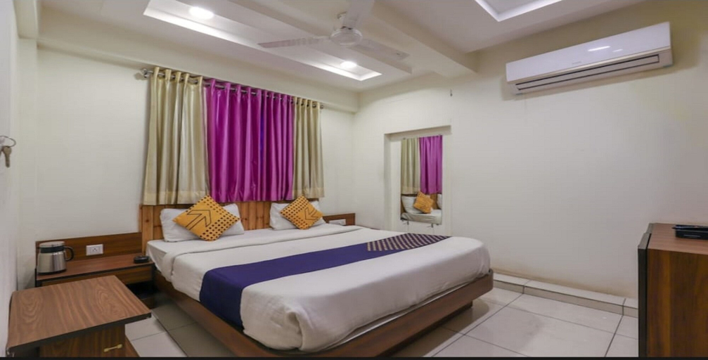 Bedroom 2, Everest Hotel, Ahmadabad
