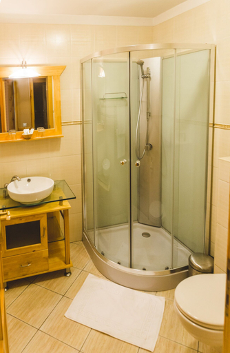 Bathroom 4, Karin Hotel, Budapesti