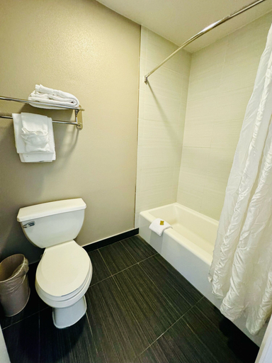 Bathroom 4, Rodeway Inn, Contra Costa