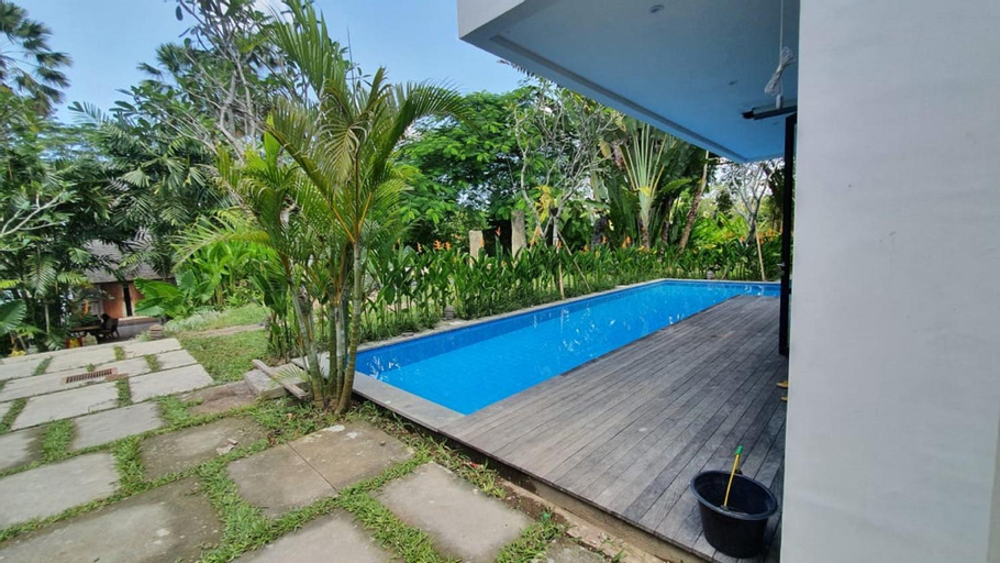 Swimming Pool 4