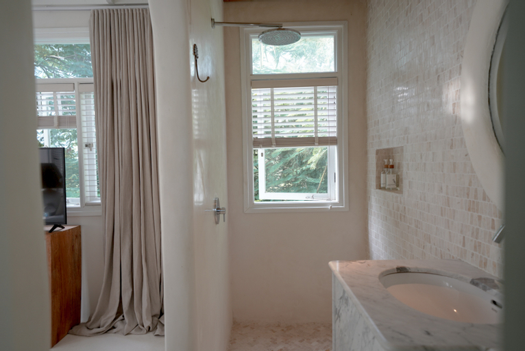 Bathroom 8