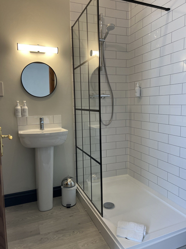 Bathroom 4, The Kings Arms, Cumbria