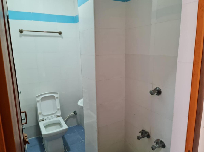 Bathroom 4, Vijay Shree Inn, Vellore