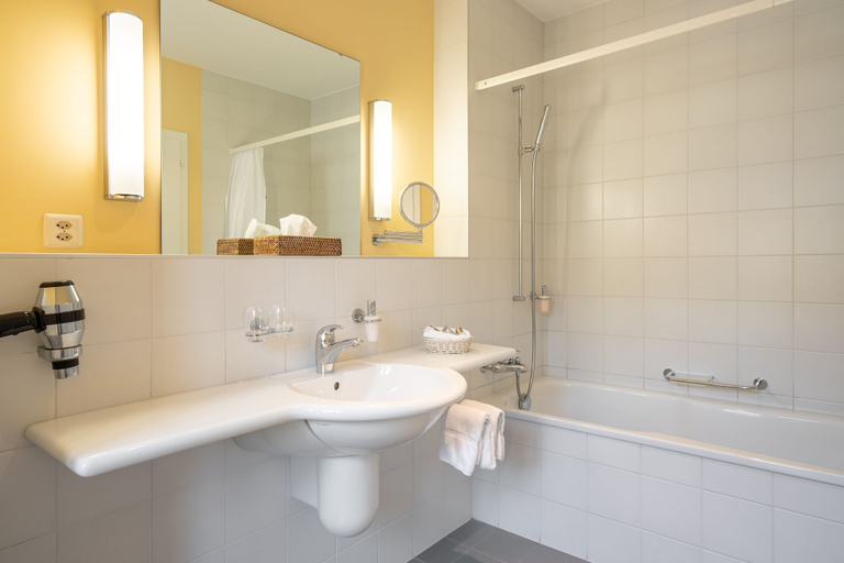 Bathroom 3, Hotel Restaurant Schönbühl, Thun