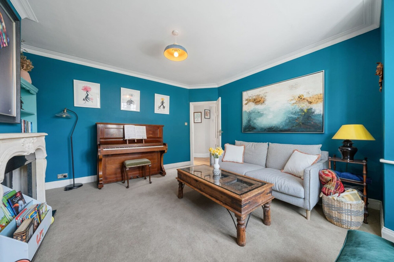 Others 5, A Delightful 4-bedroom Home With a Private Garden, London