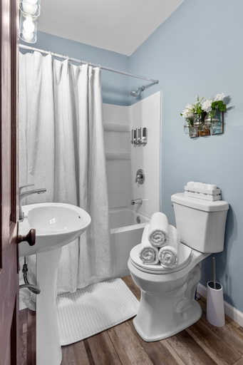 Bathroom, Sweet Cherry Escape | JZ Vacation Rentals, Warren