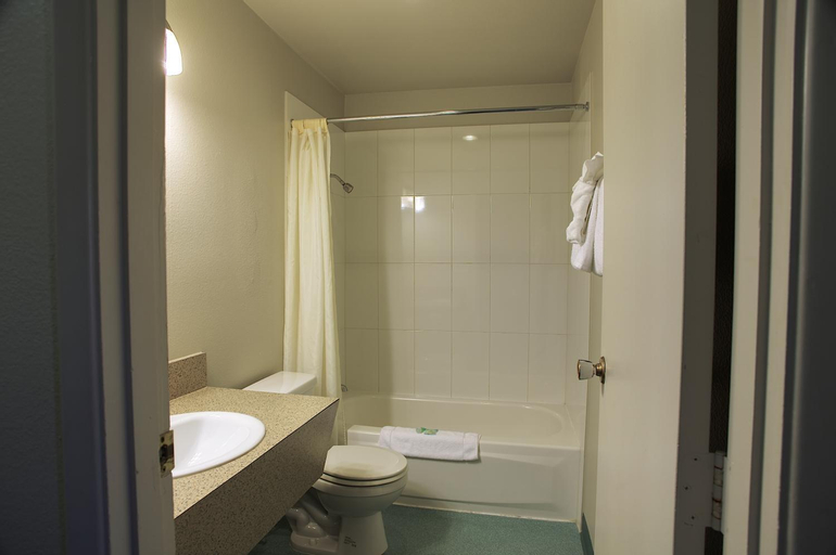Bathroom 4