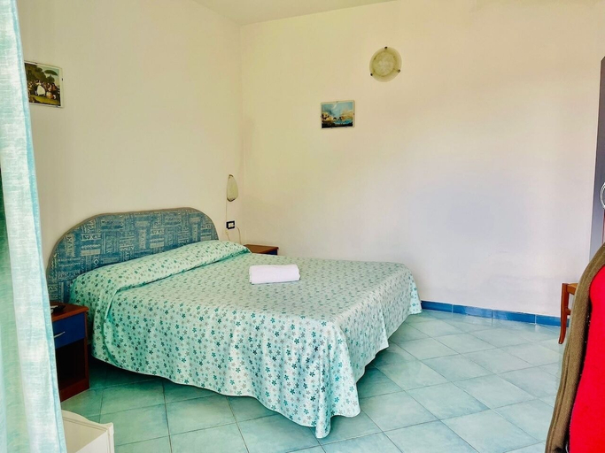 Bedroom 2, Giardini di iside e osiride, Napoli