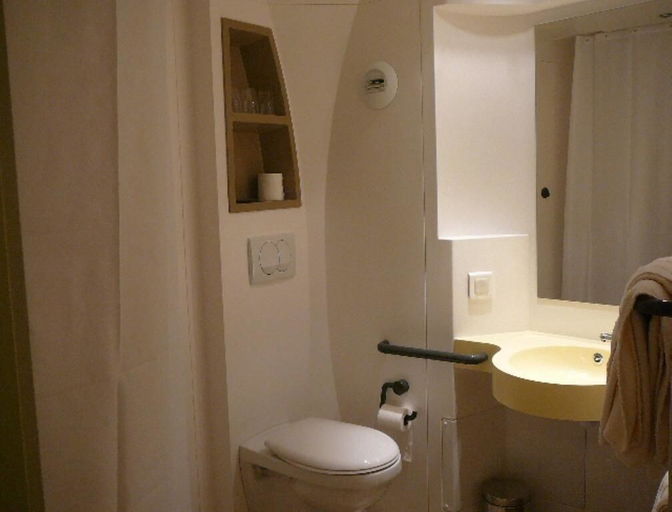 Bathroom, Relais des Cinq Routes, Indre