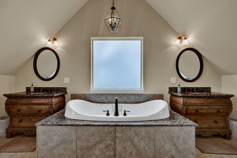 Bathroom 4, The Elizabeth Haus Upper Suite, Kendall