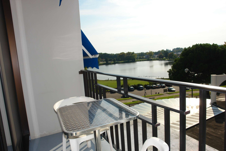 Others 5, Brit Hotel du Lac, Landes