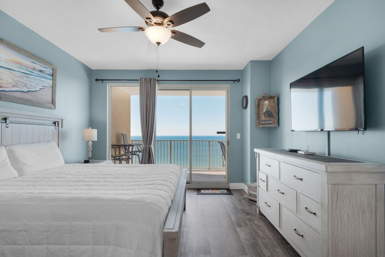 Bedroom 3, Treasure Island 1904, Bay