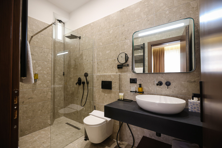 Bathroom 3, CLOUD 5, Tiranës