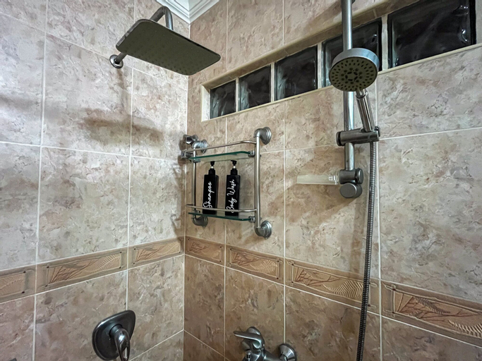 Bathroom 4