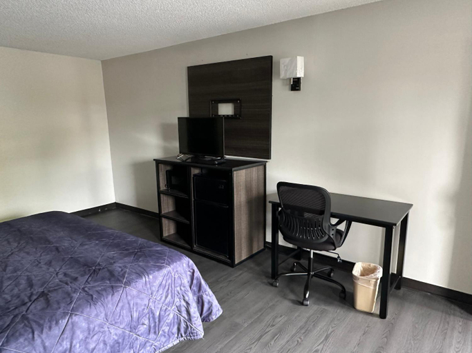 Bedroom 4, ECONOMY INN, Clayton