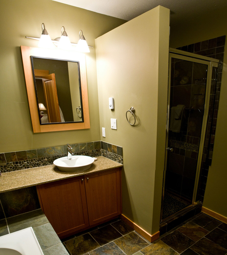 Bathroom 3, Pinnacle Ridge Chalets by Fernie Lodging, East Kootenay