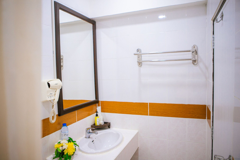 Bathroom 3, Pakse Hotel & Restaurant, Pakxe