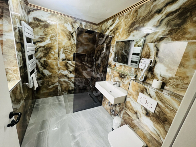 Bathroom 7