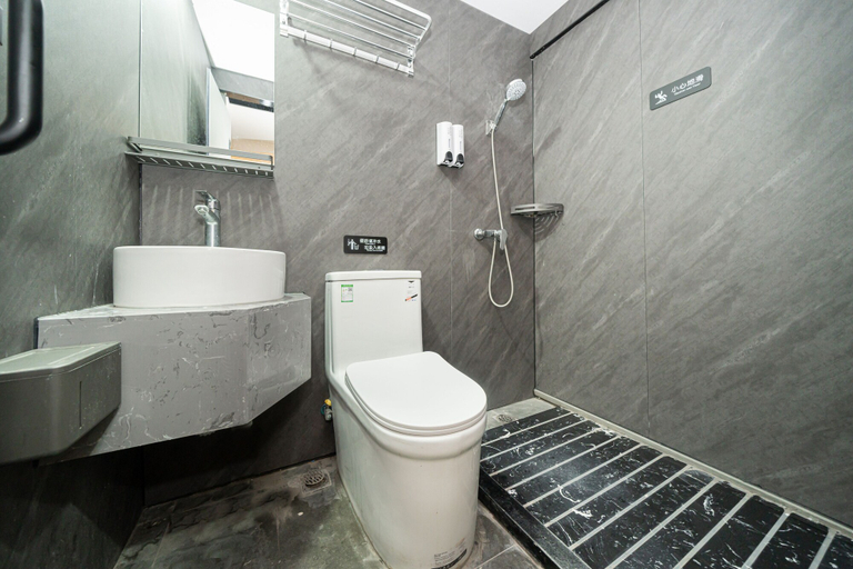Bathroom 3, Dunbar Inn Zhenbein Road, Shanghai