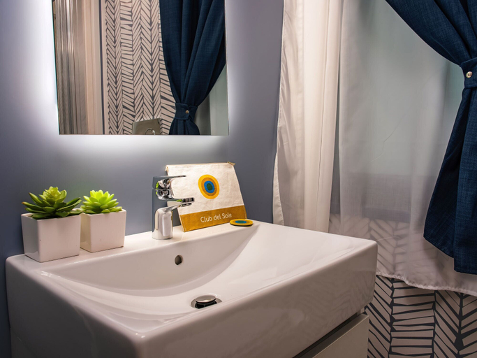Bathroom 4, Club Del Sole Stork Family Collection, Teramo