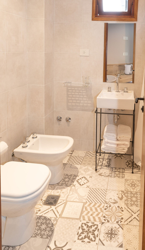 Bathroom 3, El Arribo Hotel, Capital