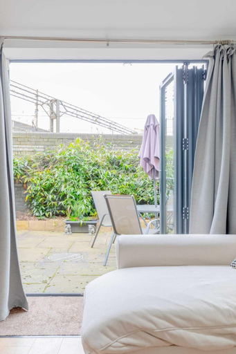 Others 5, Homely 2BD Flat W/private Patio Near Maida Vale!, London
