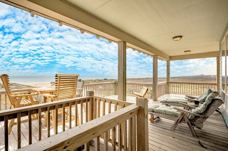 Property grounds 3, #justawavin' 3 Bedroom Home by RedAwning, Galveston