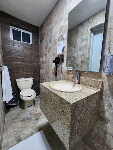 Bathroom 3, Hotel Roque, Torreón
