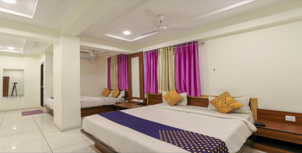 Bedroom 3, Everest Hotel, Ahmadabad