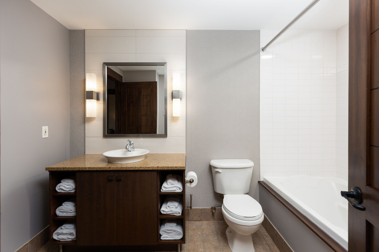 Bathroom 3, Ermitage du Lac - Les Suites Tremblant, Les Laurentides