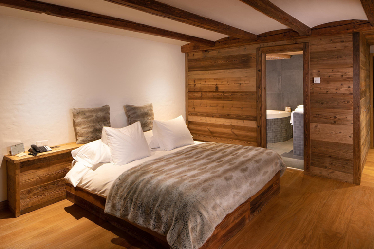 Bedroom 4, Hostellerie du Pas de L'Ours Relais et Chateaux, Sierre