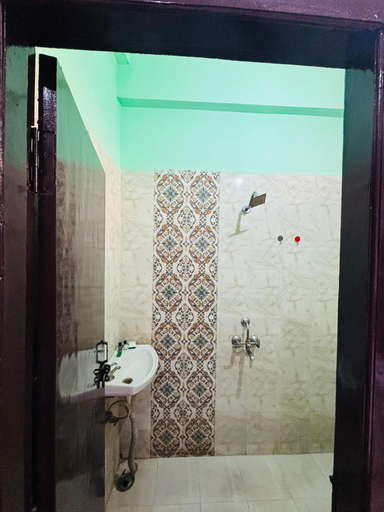 Bathroom 3, Dev Aagmann Inn, Faizabad
