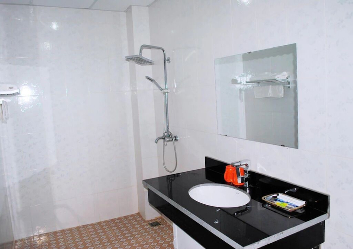 Bathroom 3, Hai Van Hotel Dien Bien - by Bay Luxury, Điên Biên Phủ
