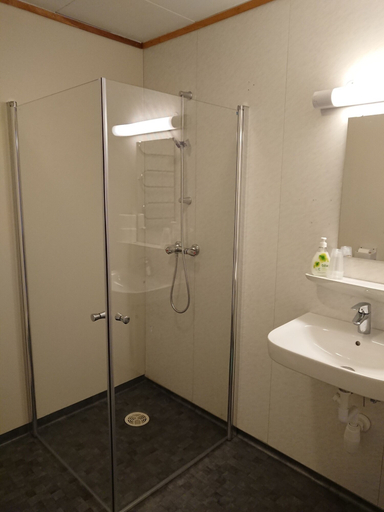 Bathroom, Jetmund Gjesteheim, Vanylven