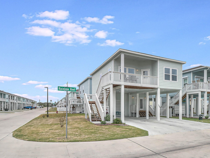 Exterior 3, Pelican Reef Or104 3 Bedroom Home by RedAwning, Aransas