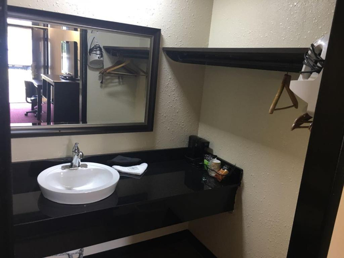 Bathroom 5, Super 9 Motel Troy, Troy