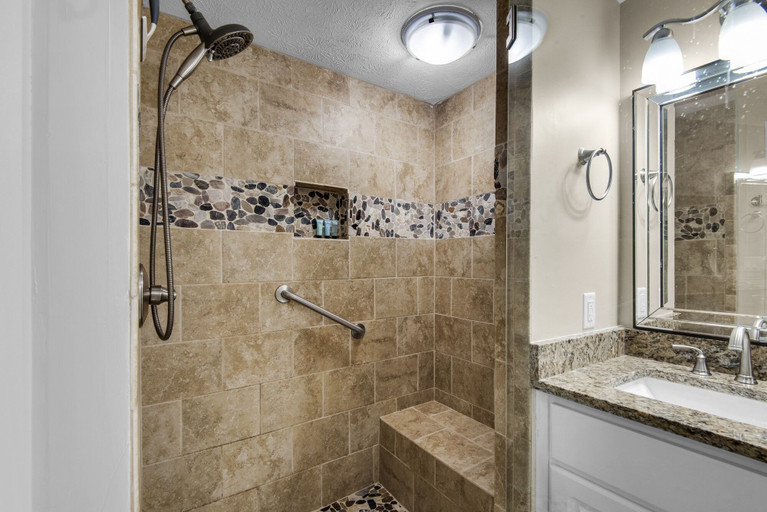 Bathroom 4, Treasure Island 0805, Bay