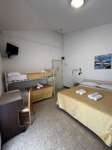 Bedroom 3, Hotel Till, Rimini