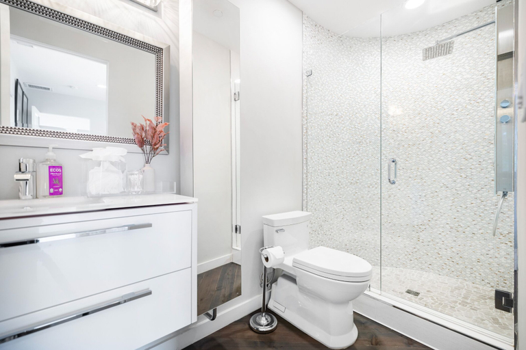 Bathroom 4, Malibu Oasis, Los Angeles